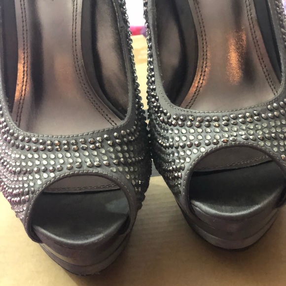 Gorgeous shoes . Le Chateau. Size 7,5 - Picture 6 of 6